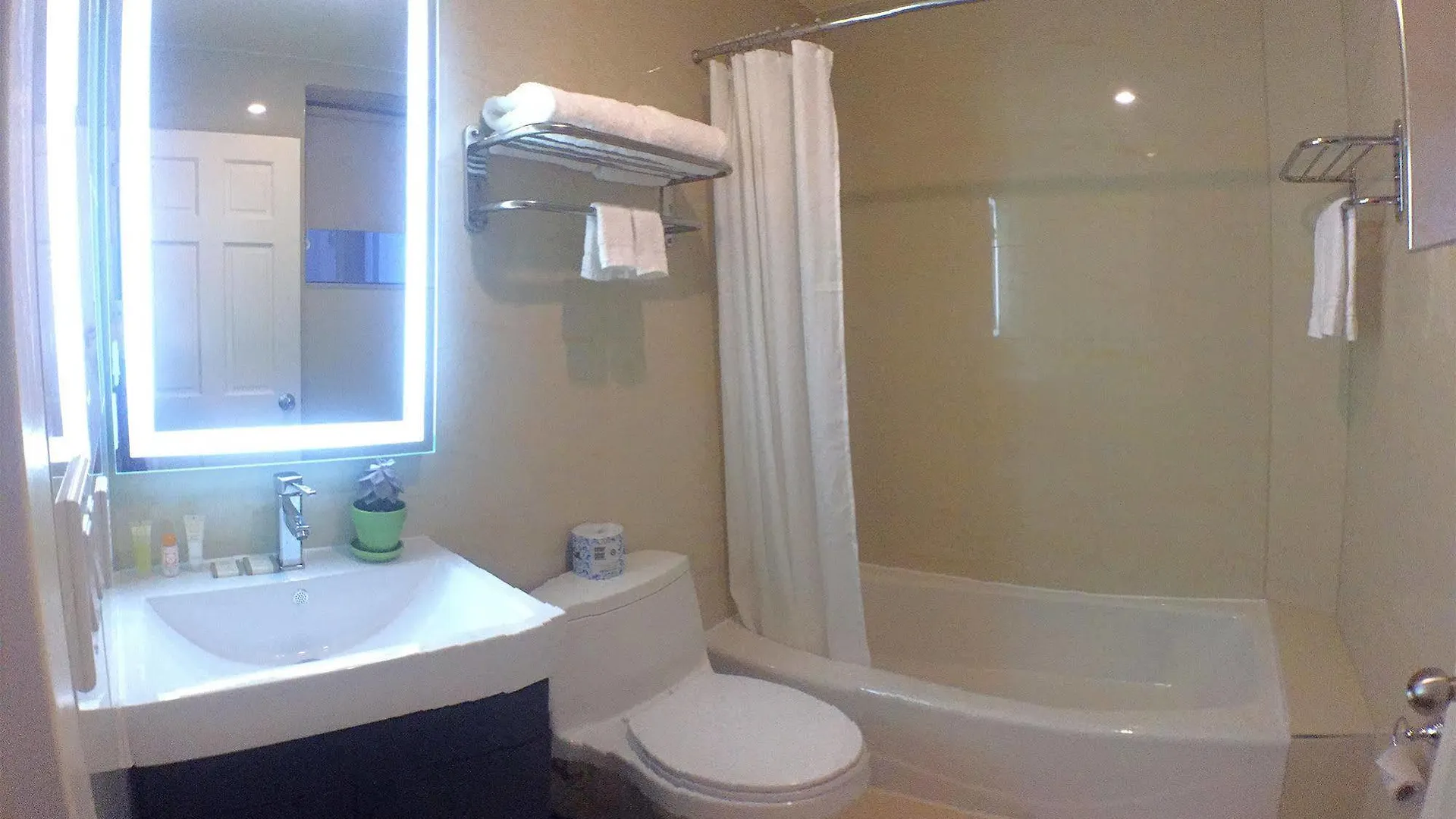 Howard Johnson By Wyndham Long Island City New York