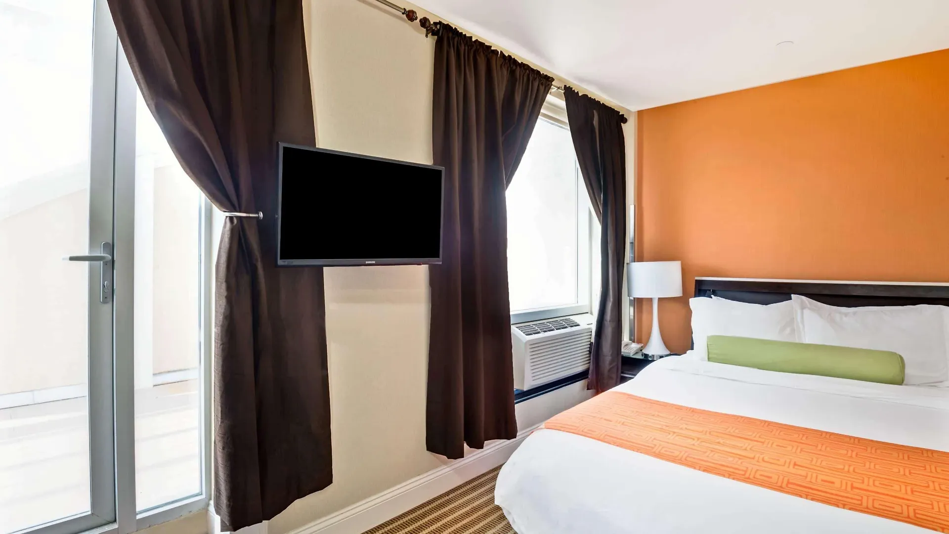 Howard Johnson By Wyndham Long Island City New York Hotel