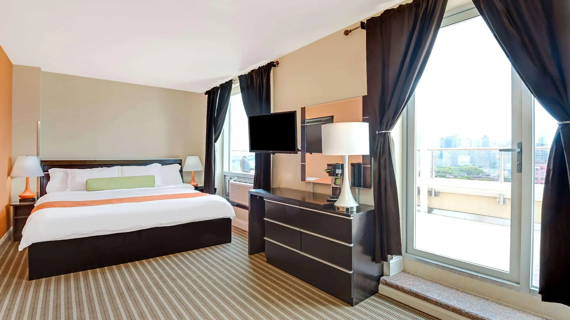 Howard Johnson By Wyndham Long Island City New York Hotel