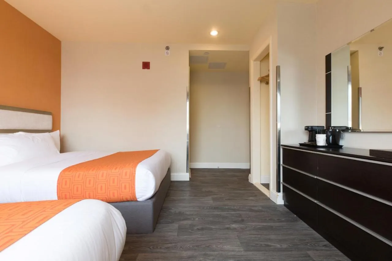 Howard Johnson By Wyndham Long Island City New York