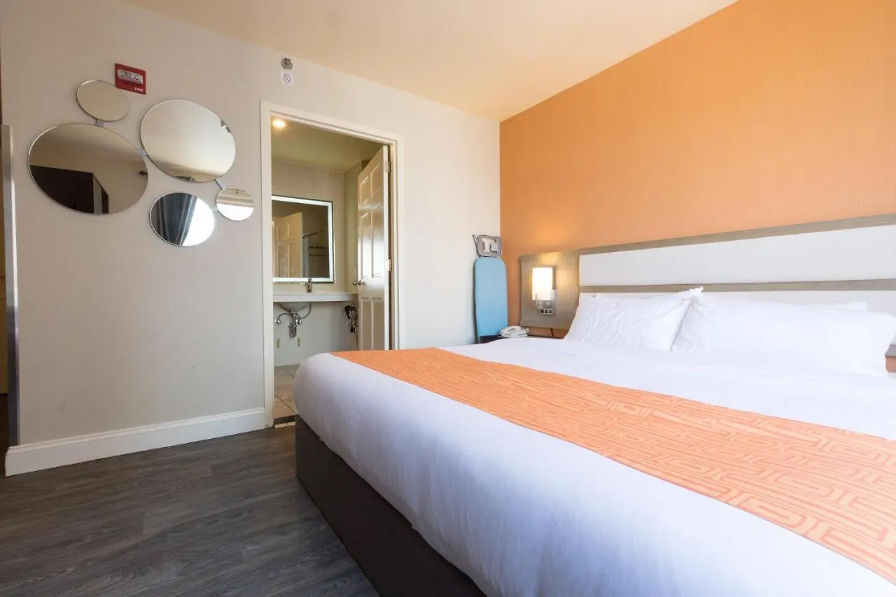 Howard Johnson By Wyndham Long Island City New York