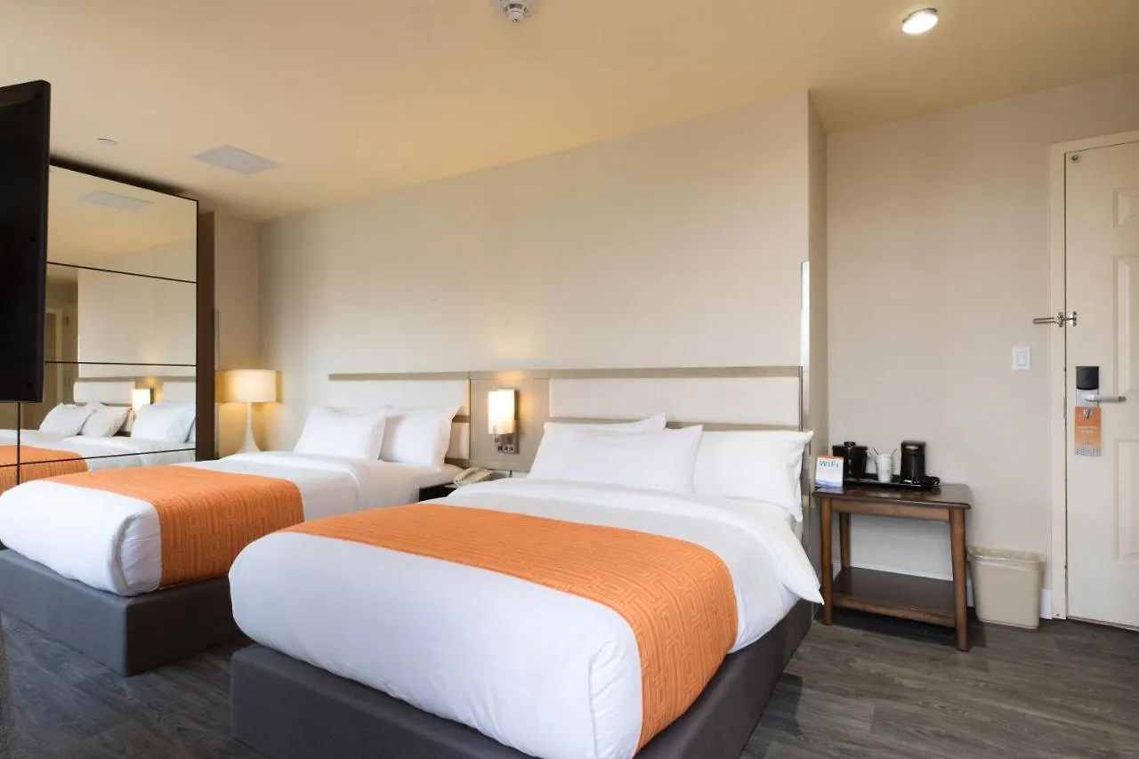 Howard Johnson By Wyndham Long Island City New York